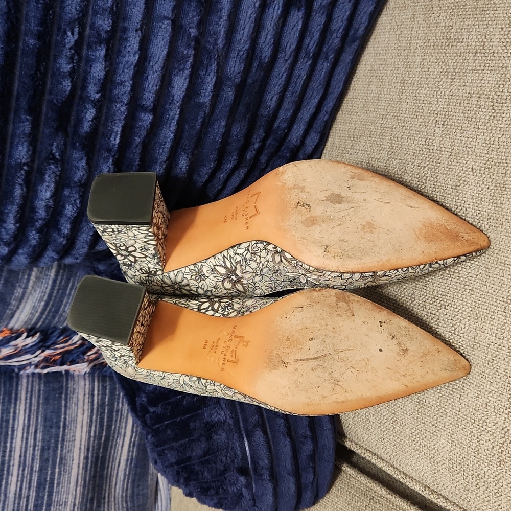 Gorgeous Marc Fisher Floral Lace Pointed Toe Block Heel Pumps in Cream and Black - Picture 4 of 7